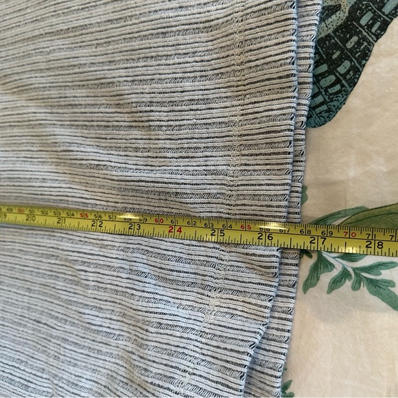 Gray Ribbed Thick V-Neck - Picture 4 of 6